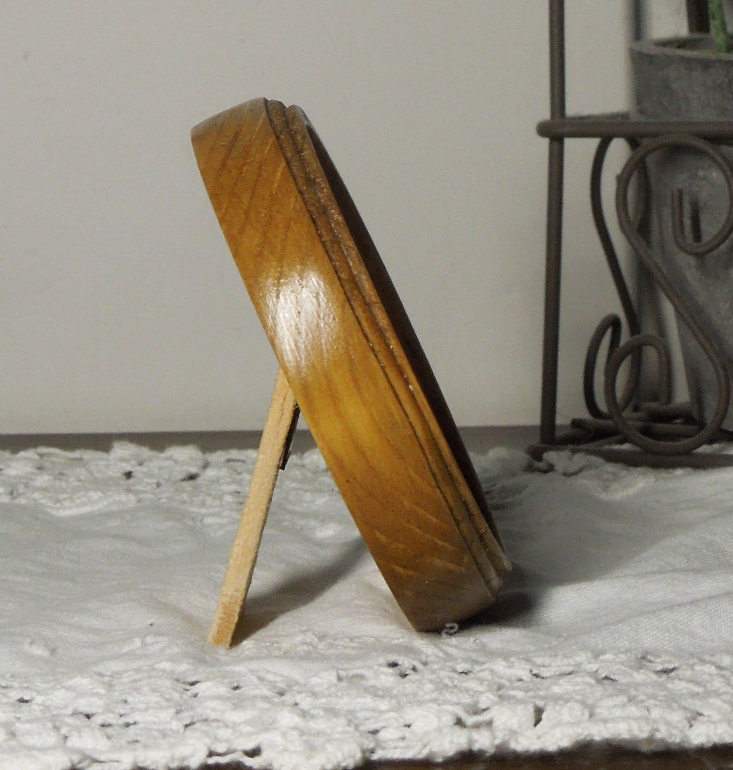 Light Oak 2.5" x 2.5" Round Handmade Wooden Photo Picture Frame
